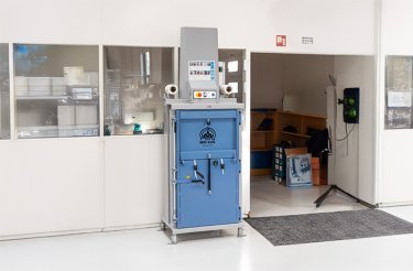 E119-Elektrische-Karton- und Kunststoff-Ballenpresse-Mil-tek-03