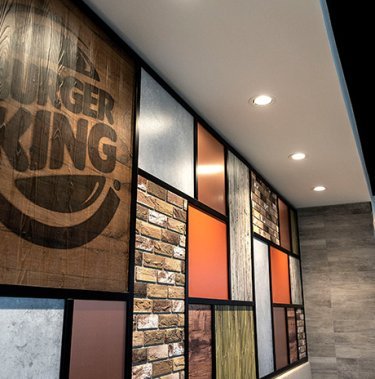 Burger-King-Logo an der Restaurantwand
